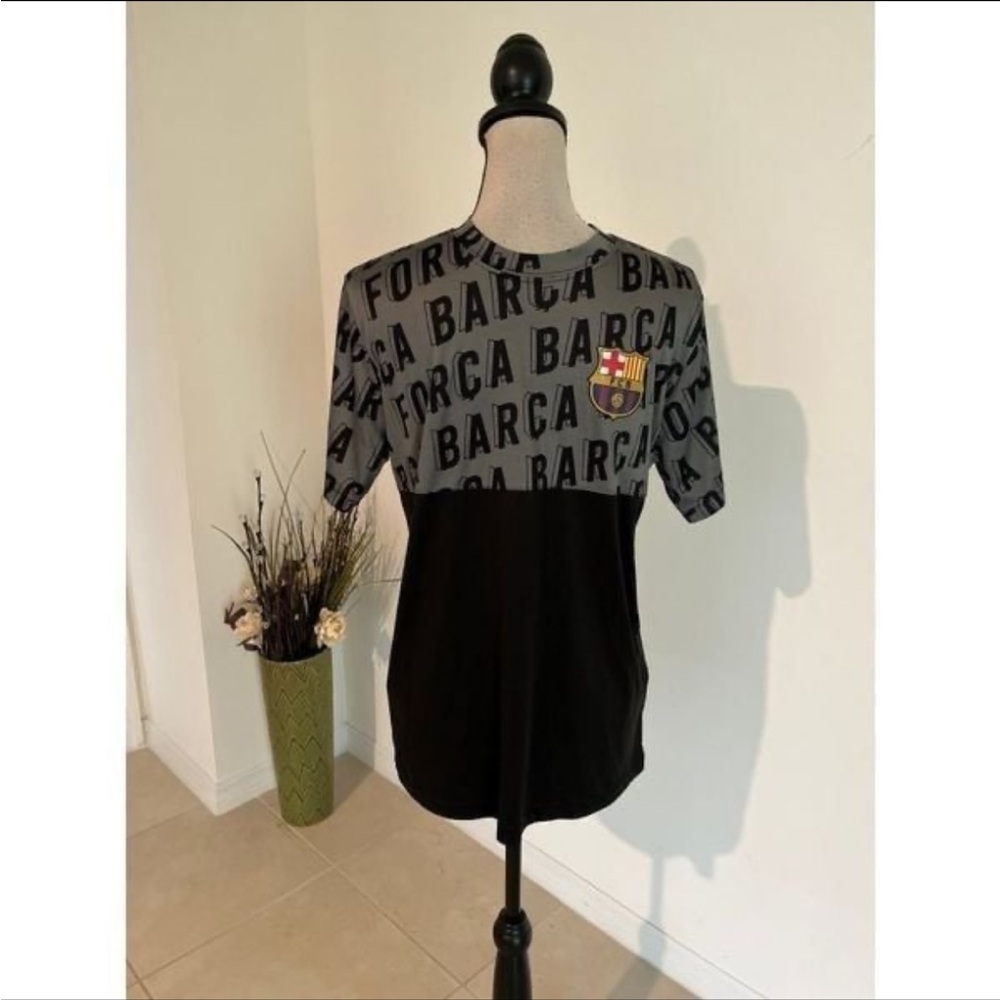 Never worn men’s medium dri fit soccer Barcelona shirt 1284